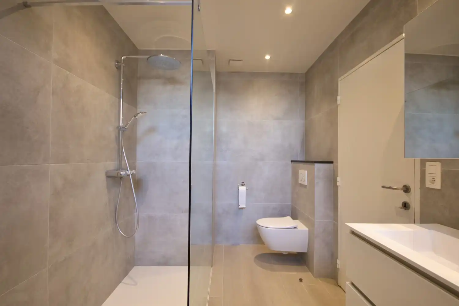 Ruim lichtrijk appartement met 3 slaapkamers en 2 terrassen foto 14