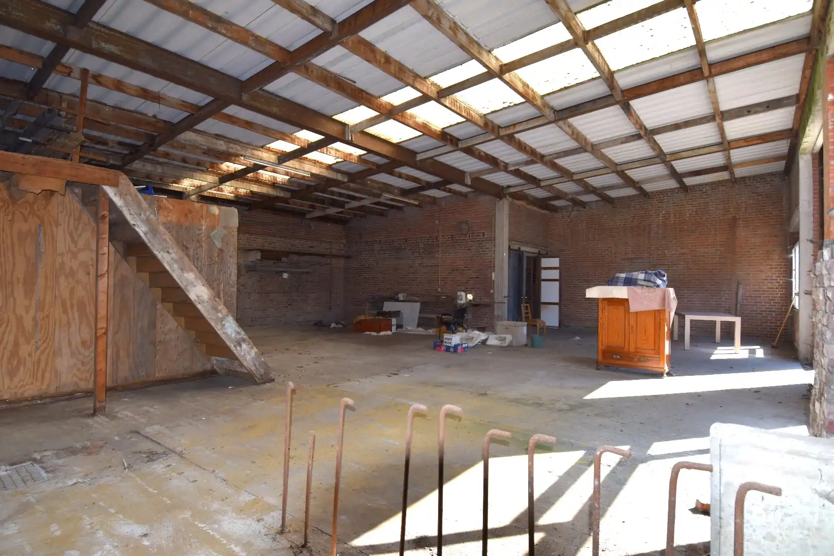 Alleenstaande woning met achterliggende opslag ruimte (205 m²) te koop in Heule foto 16