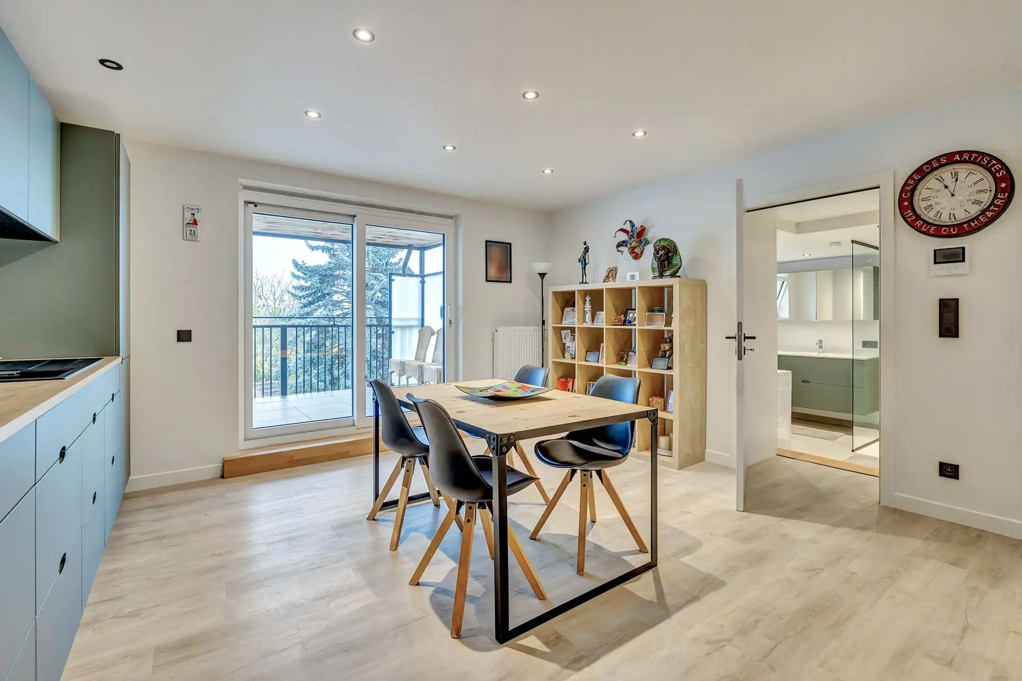 Gerenoveerd appartement met 2 ruime slaapkamers foto 4