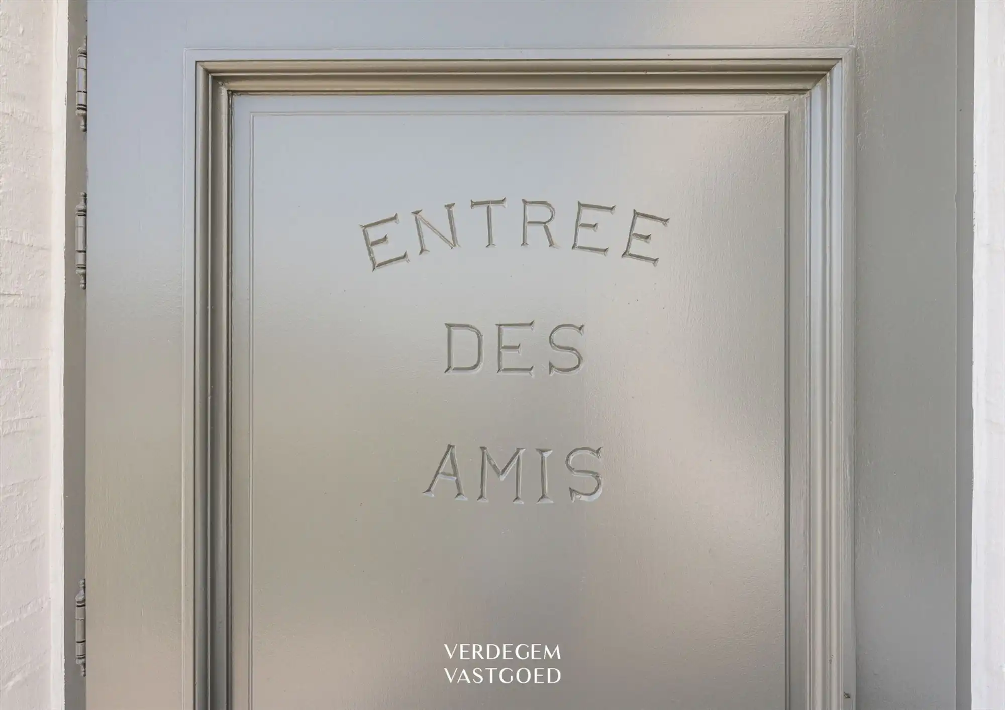 Uiterst commercieel gelegen handelspand met woonst voor horeca of kantoren foto 8