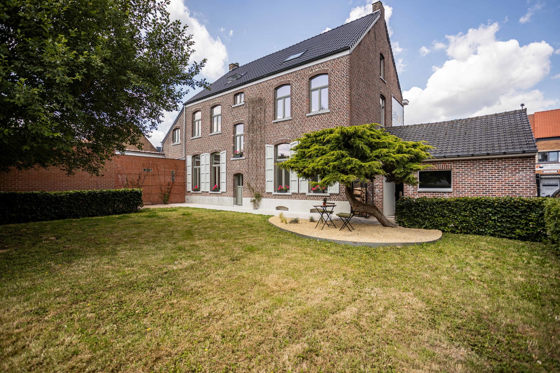 Unieke gerenoveerde pastorij vol karakter en mogelijkheden  foto 2