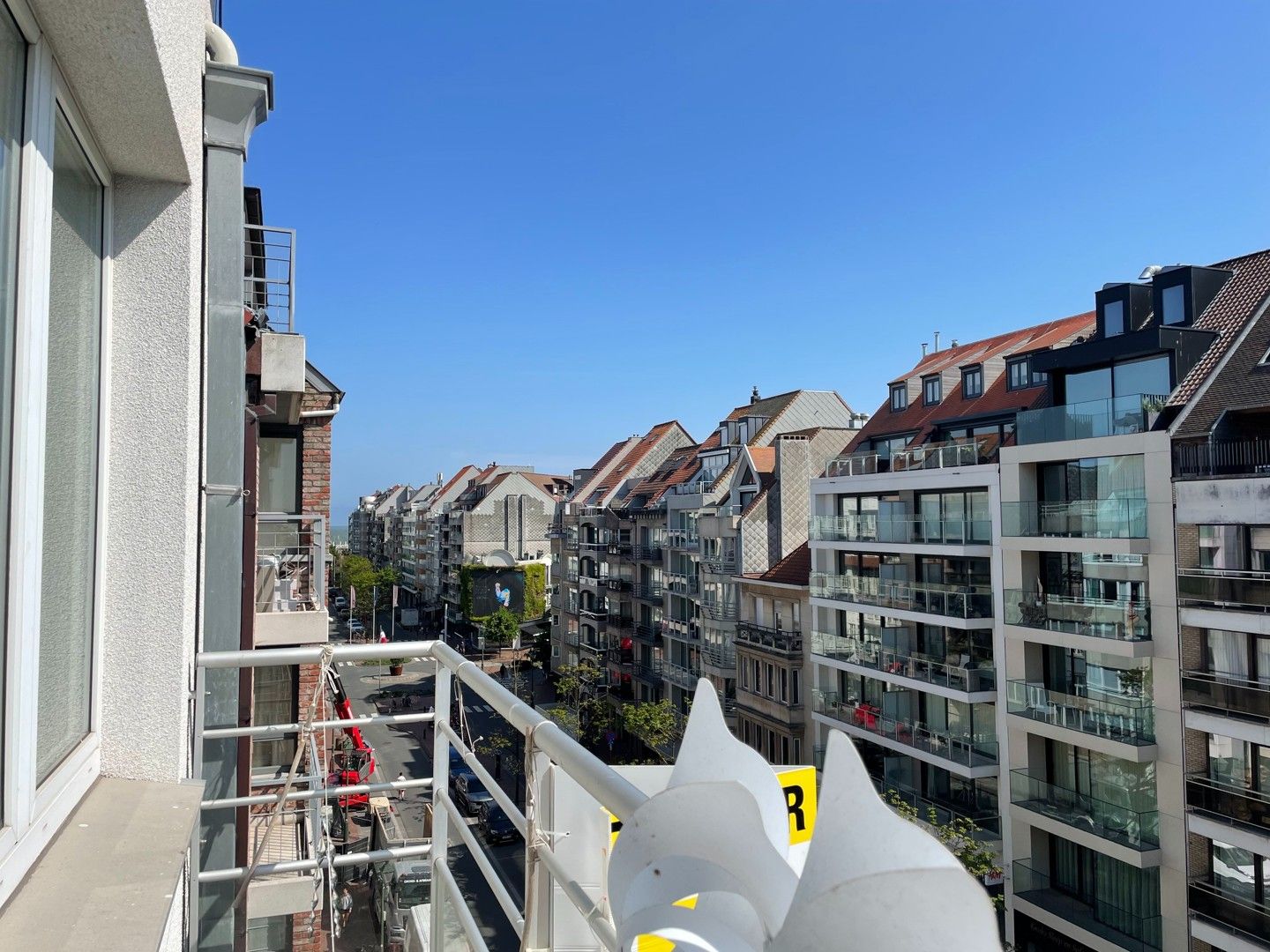Verzorgd en vernieuwd ongemeubeld appartement met balkon in de Lippenslaan te Knokke foto 5