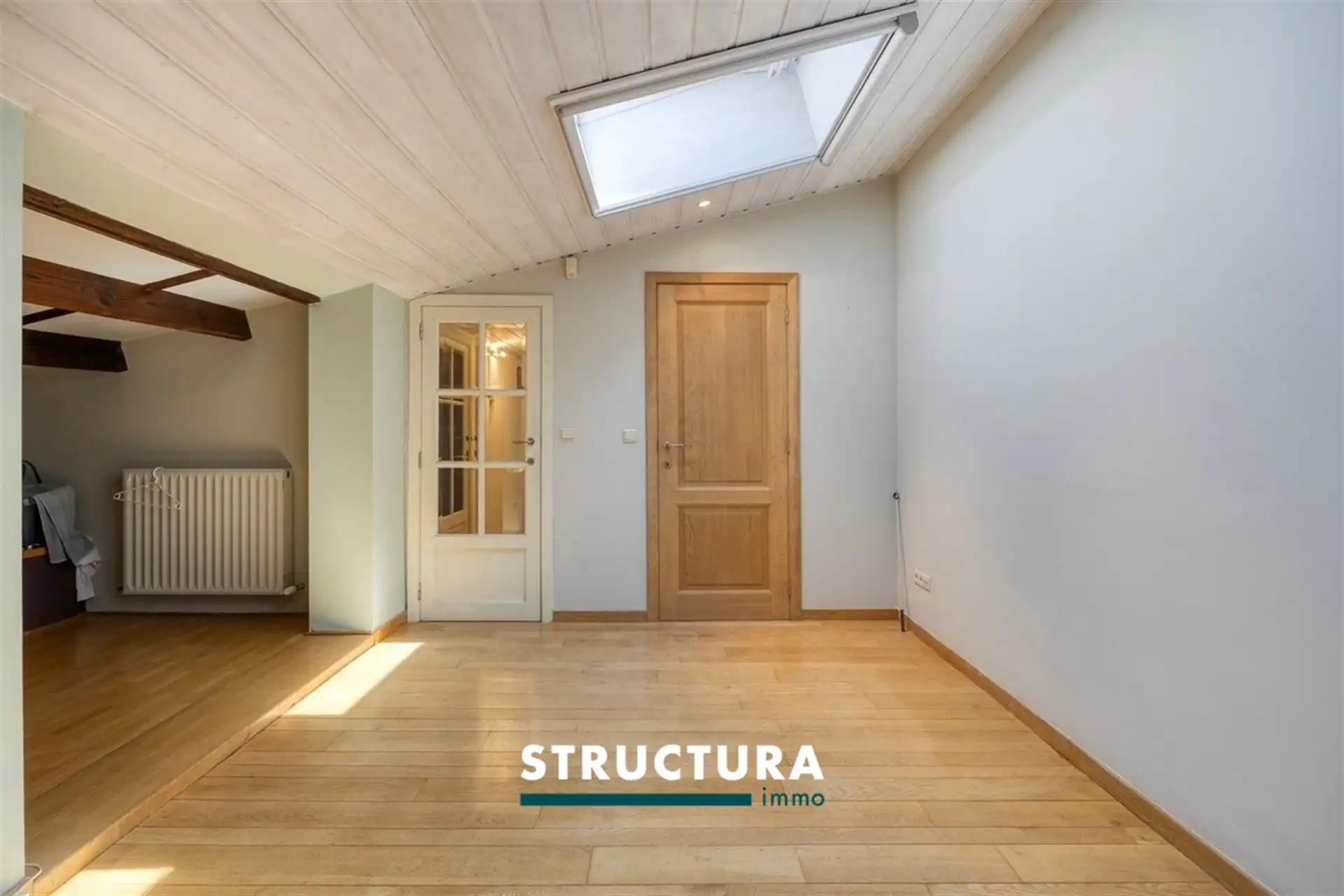 Prachtige woning met ruime loods foto 26