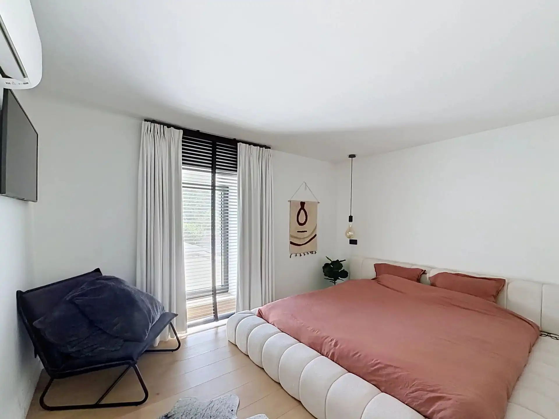 Zeer ruime villa voorzien van alle luxe met 3, mogelijk 5 slaapkamers en 2 badkamers foto 34
