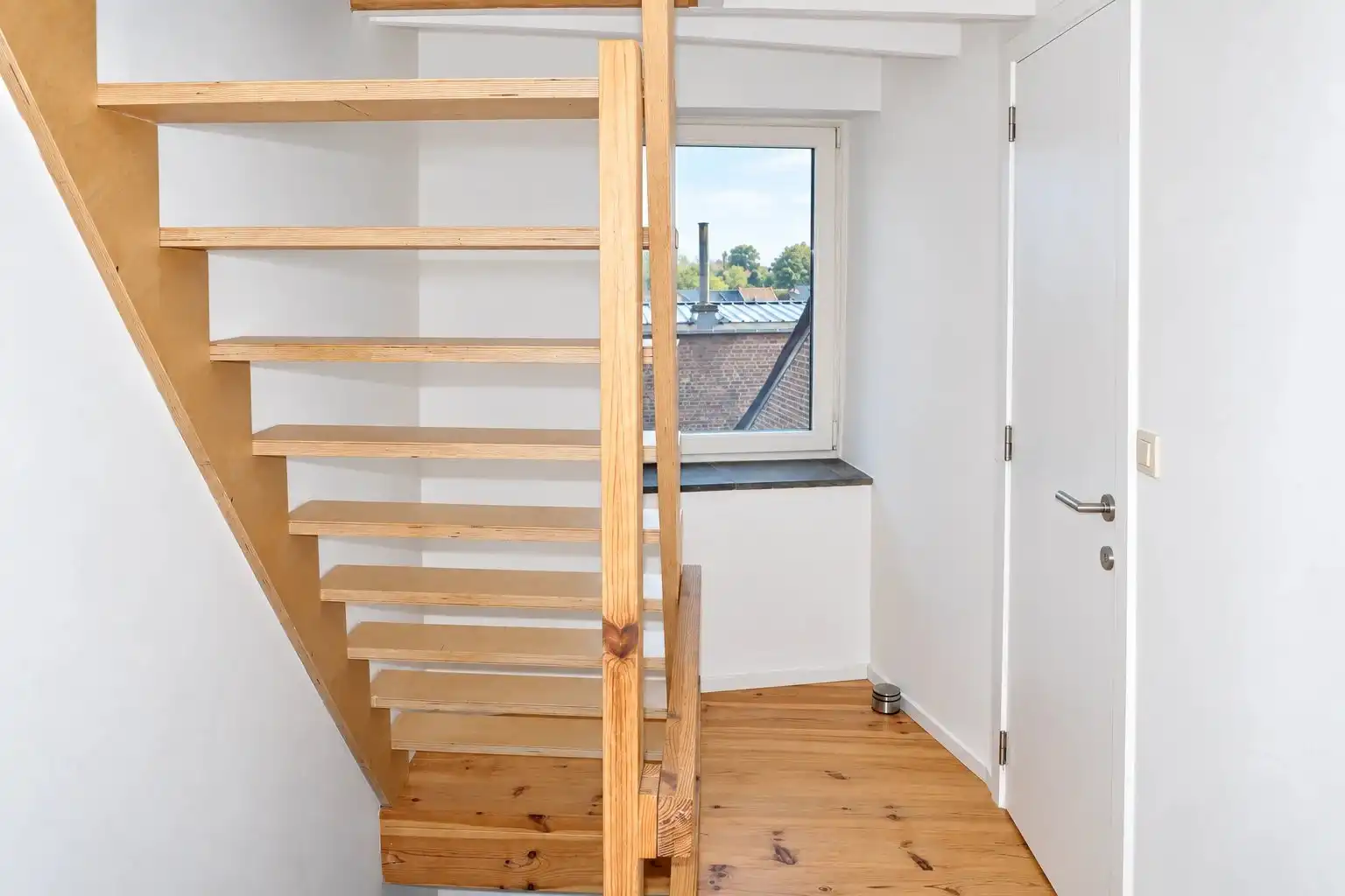 CHARMANTE, INSTAPKLARE WONING MET 2 SLPK'S EN ZUIDWESTGERICHTE STADSTUIN IN HARTJE BORGLOON foto 9
