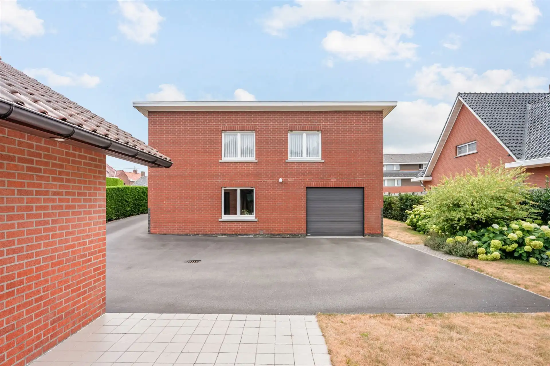 Degelijke woning (onderkelderd) + aparte garage en tuin.  foto 7