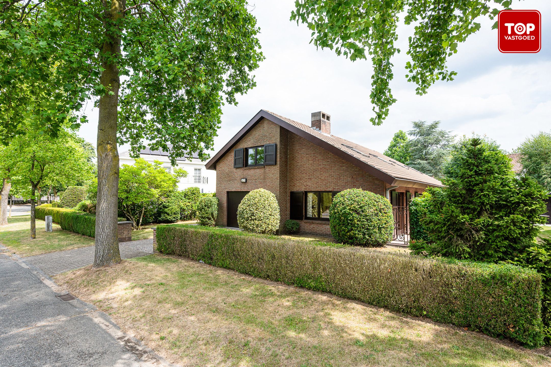 Alleenstaande villa met 4 slaapkamers in groene omgeving foto 2