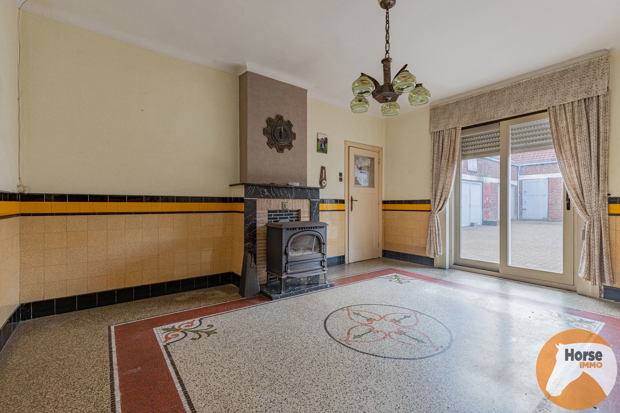 BURST - Te renoveren woning met tal van mogelijkheden foto 7