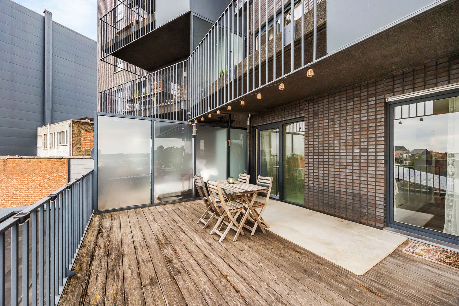 Energiezuinig (EPC A) en verhuurd 1slk-appartement met GIGA-terras van 28m² op toplocatie te Zurenborg foto 7