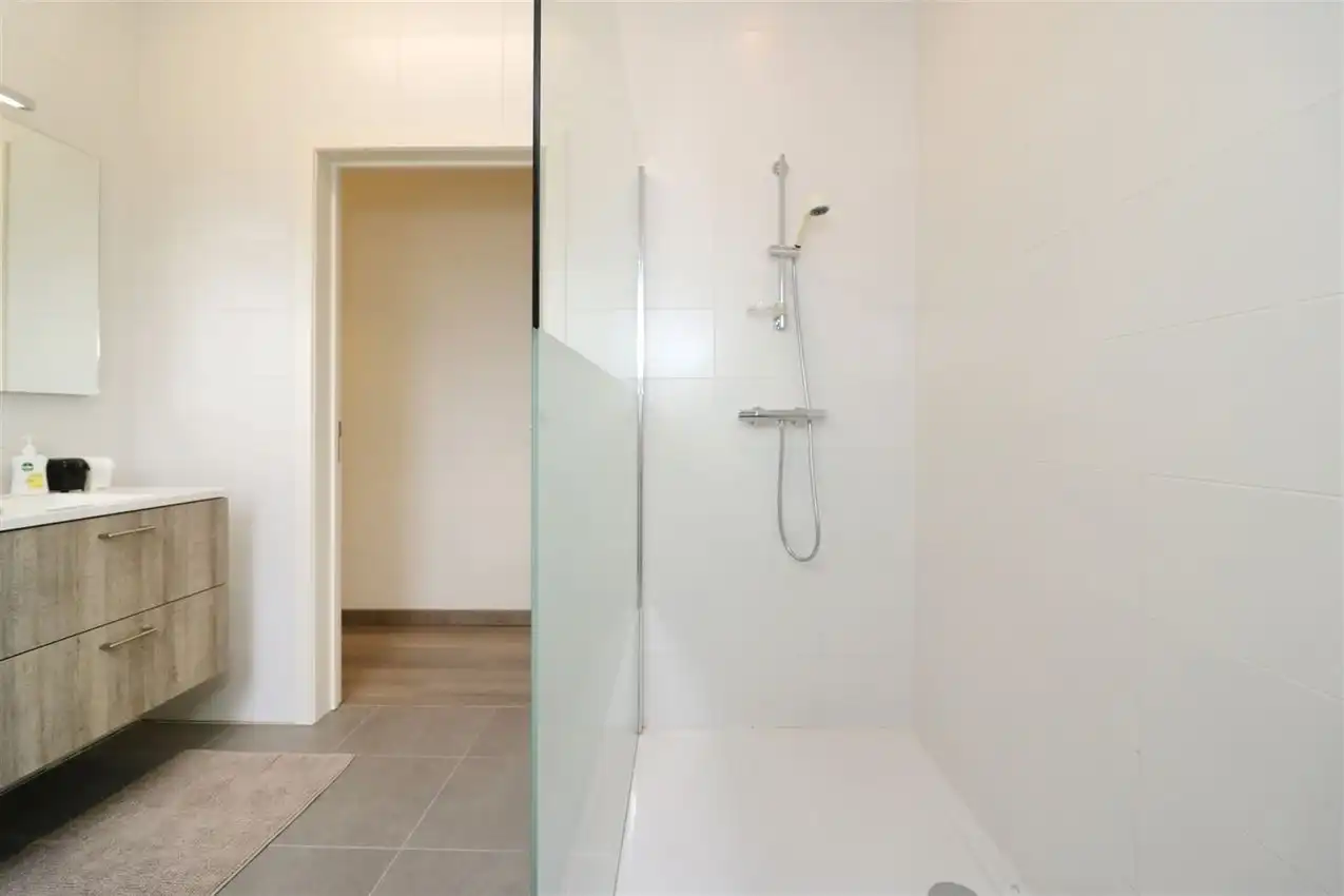 Zonnige penthouse met 2 slaapkamers, mooi terras, inclusief garage  foto 48