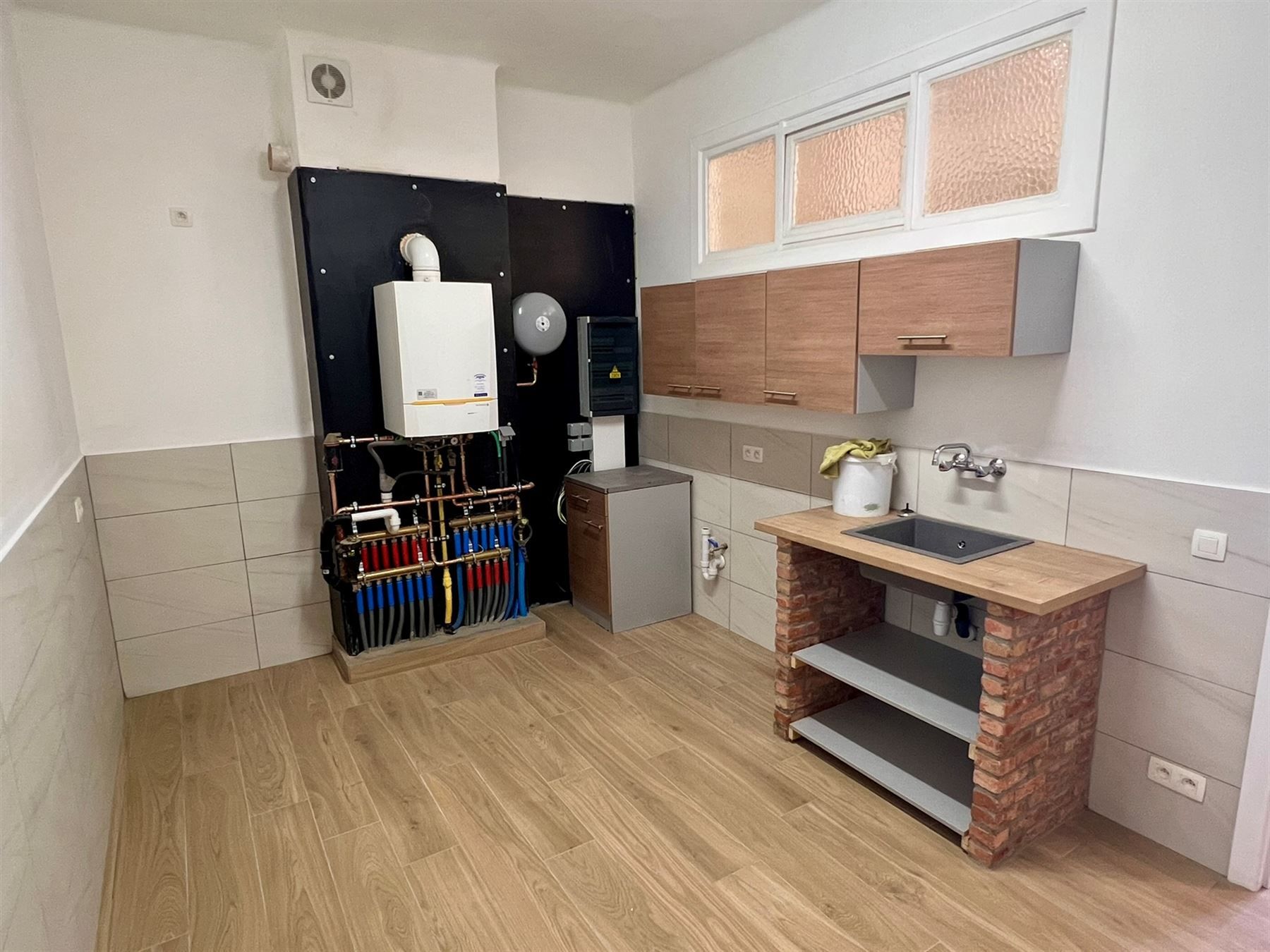 Volledig gerenoveerd appartement met 2 slaapkamers en parking  foto 9