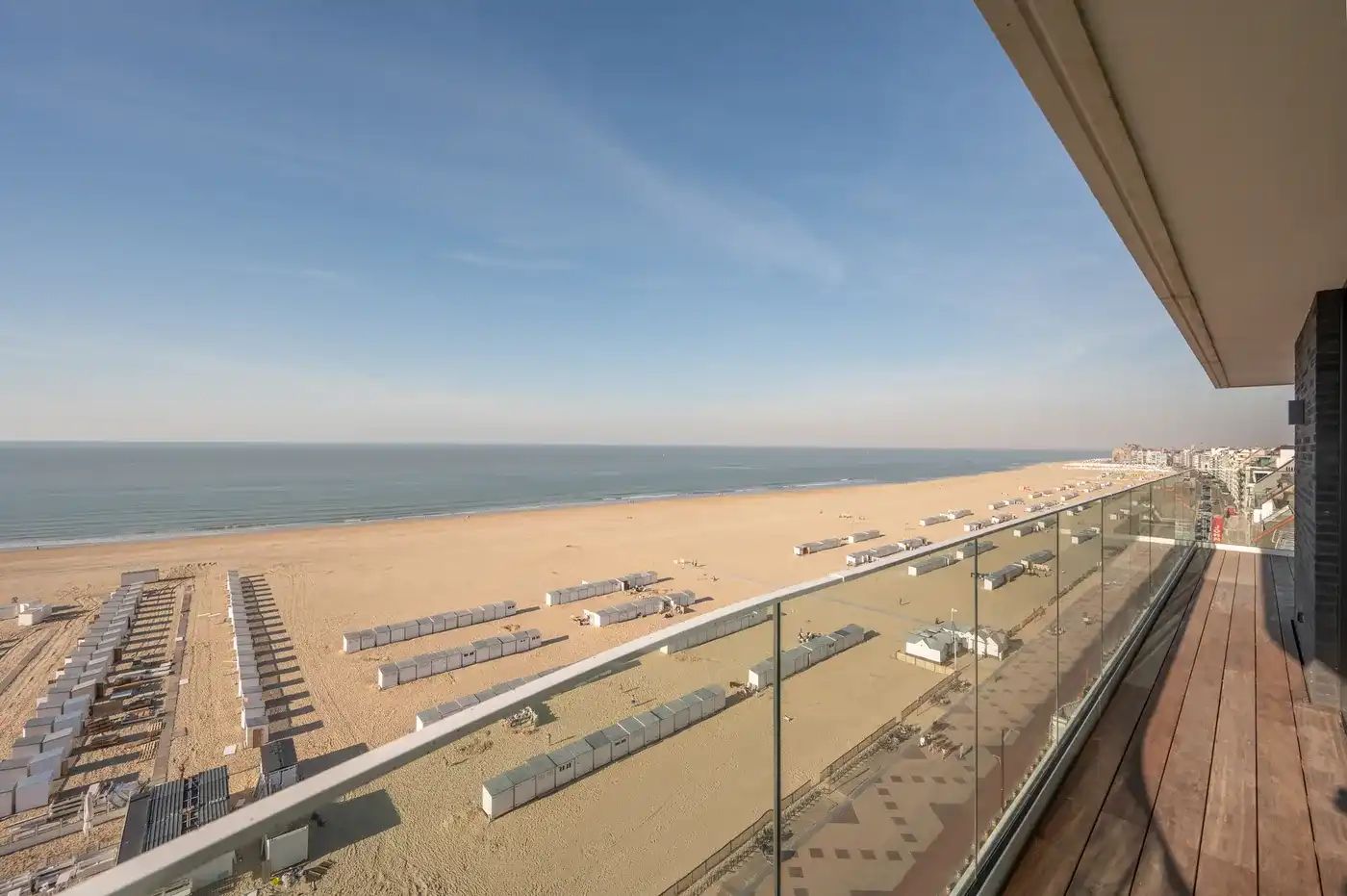 Uitzonderlijk duplex penthouse met een ideale oriëntatie en een fenomenaal panoramisch zicht over de Noordzee, Duinbergen en het Albertstrand foto 7