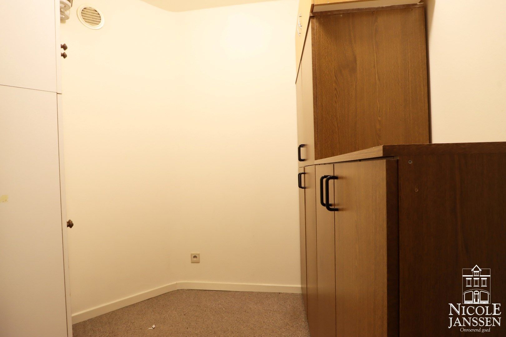 Ruim en instapklaar appartement met terras vlakbij het centrum foto 12