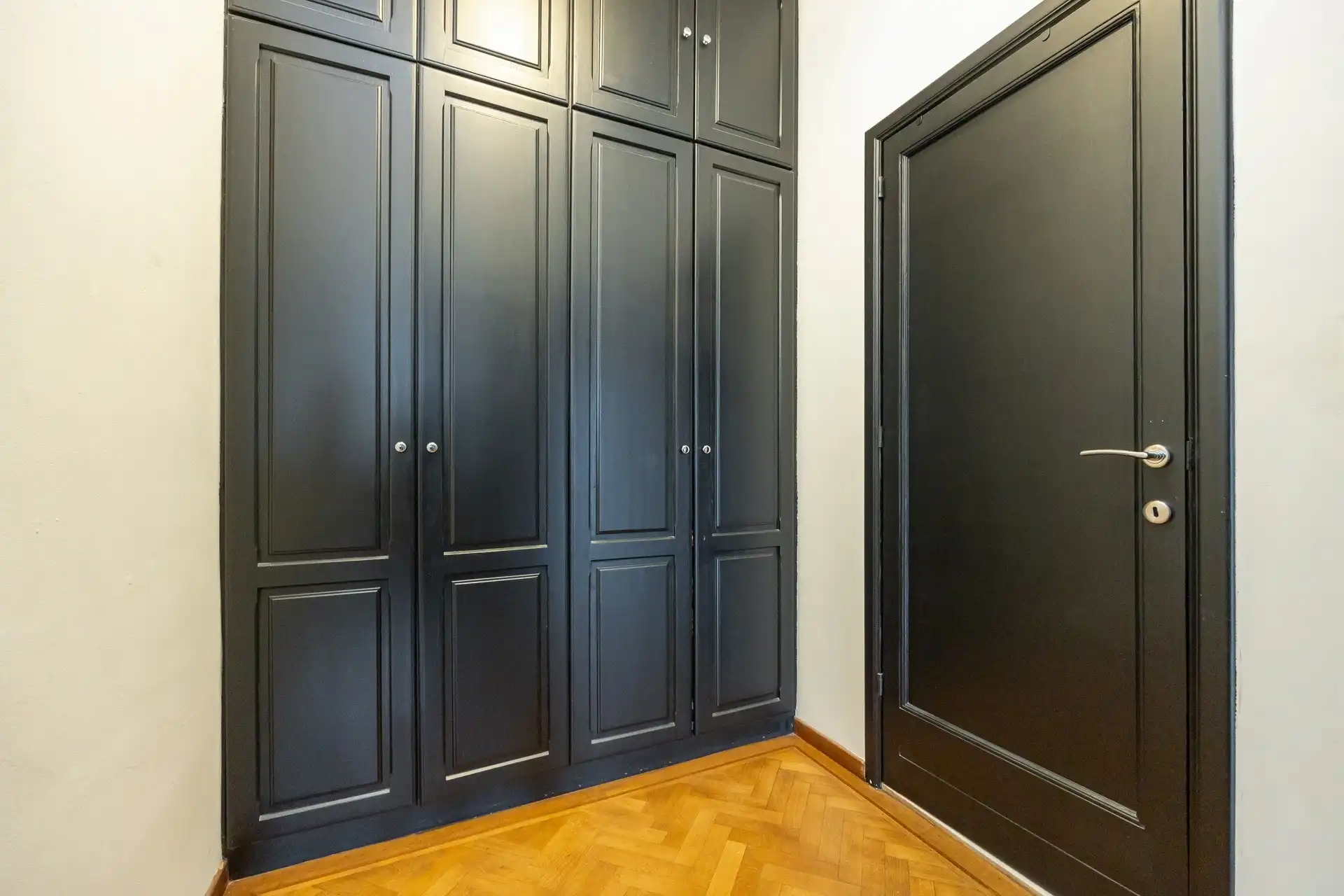 Ruime, instapklare gezinswoning met authentieke elementen in Berchem foto 2