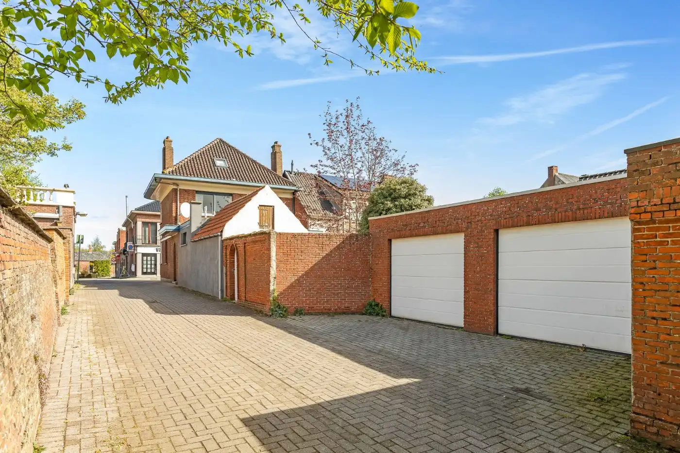 Te renoveren, geklasseerde art deco woning met 3 slpk, ruime zolder en Z-tuin foto 29