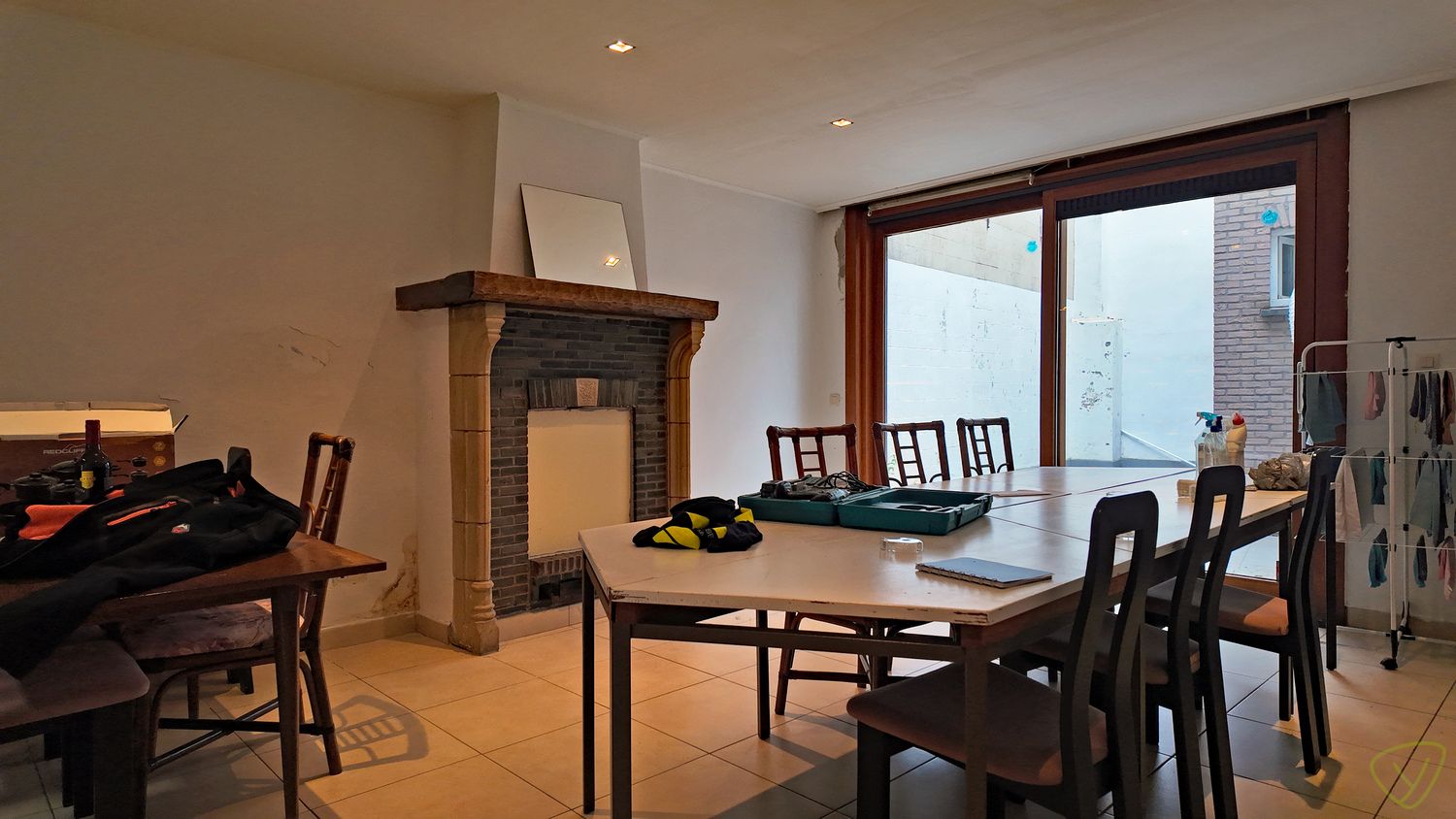 Ruime handelsruimte gelegen op de Markt van Eeklo! foto 7