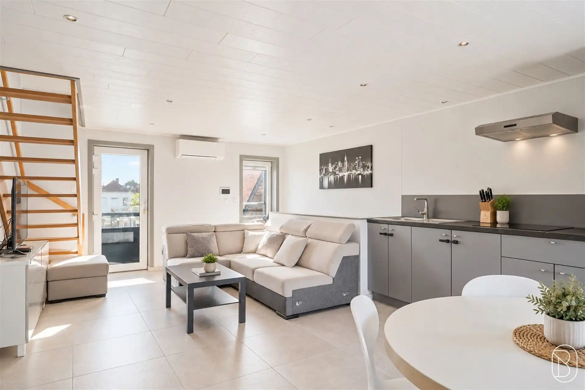 Gerenoveerde opbrengsteigendom bestaande uit 2 appartementen. foto 33