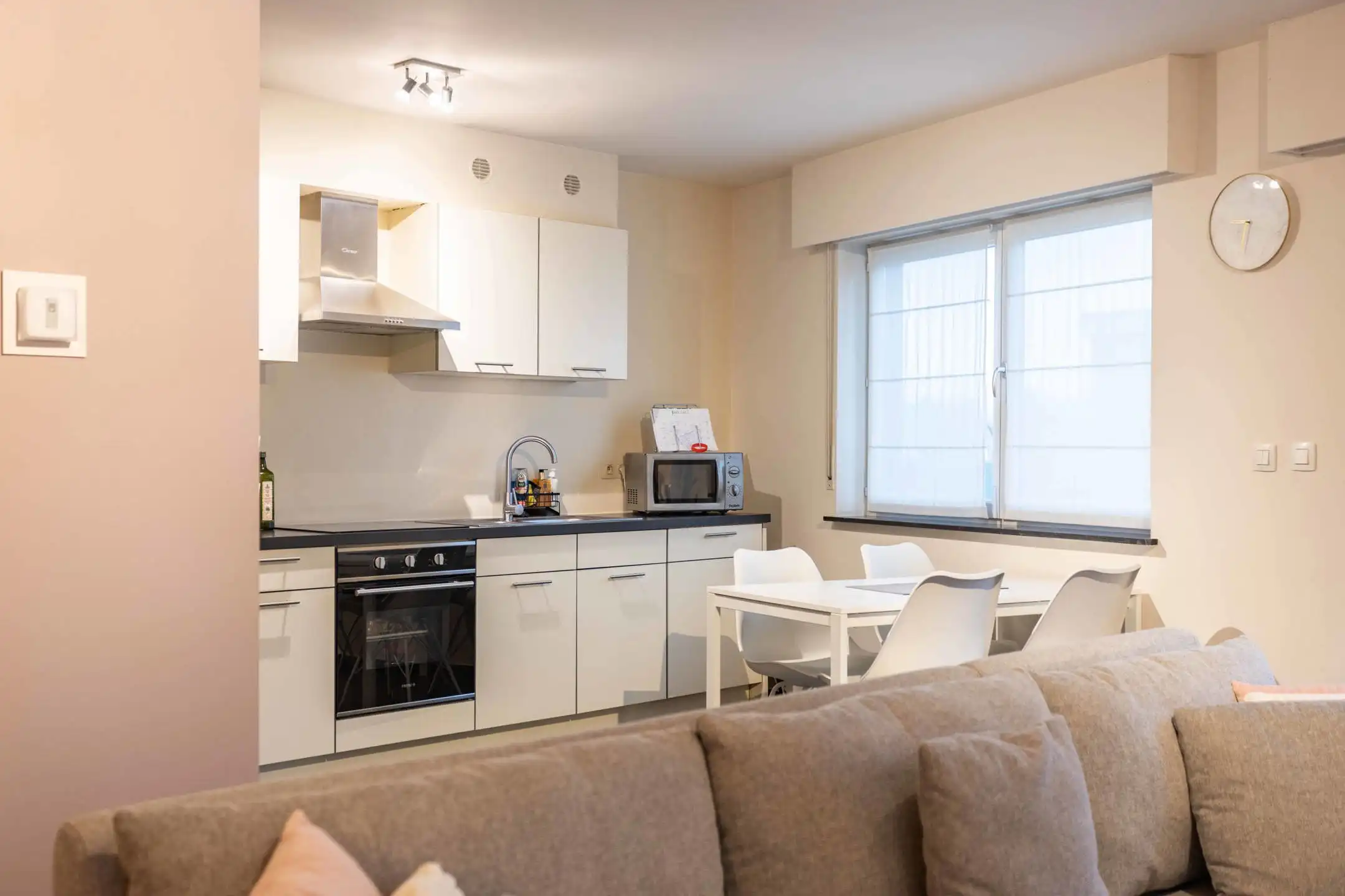 Instapklaar appartement met groot terras en garage foto 5