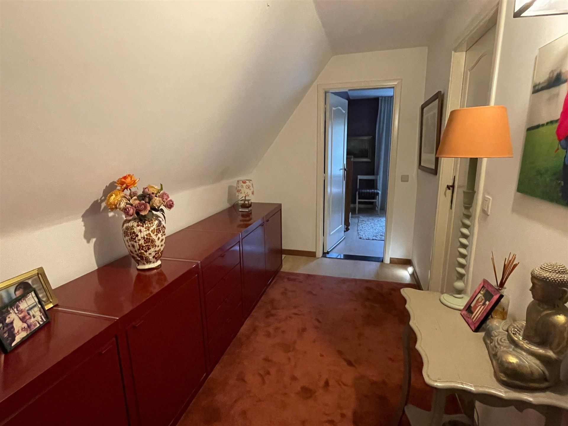 Prachtig midden in het groen gelegen villa in landelijke stijl met tuin en garage. foto 18