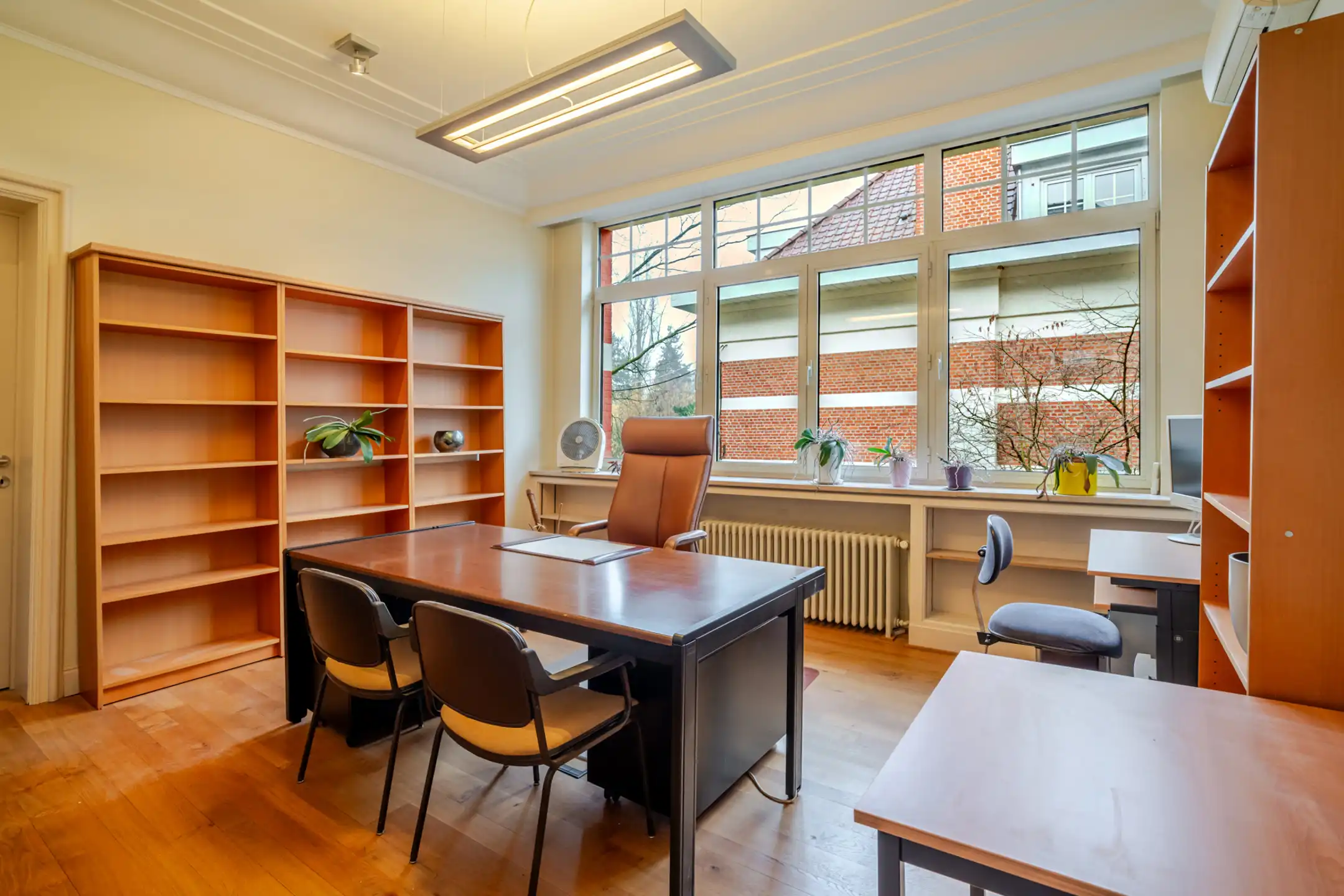 Kantoorgebouw met appartement & parkeerplaatsen  ±535m² foto 8