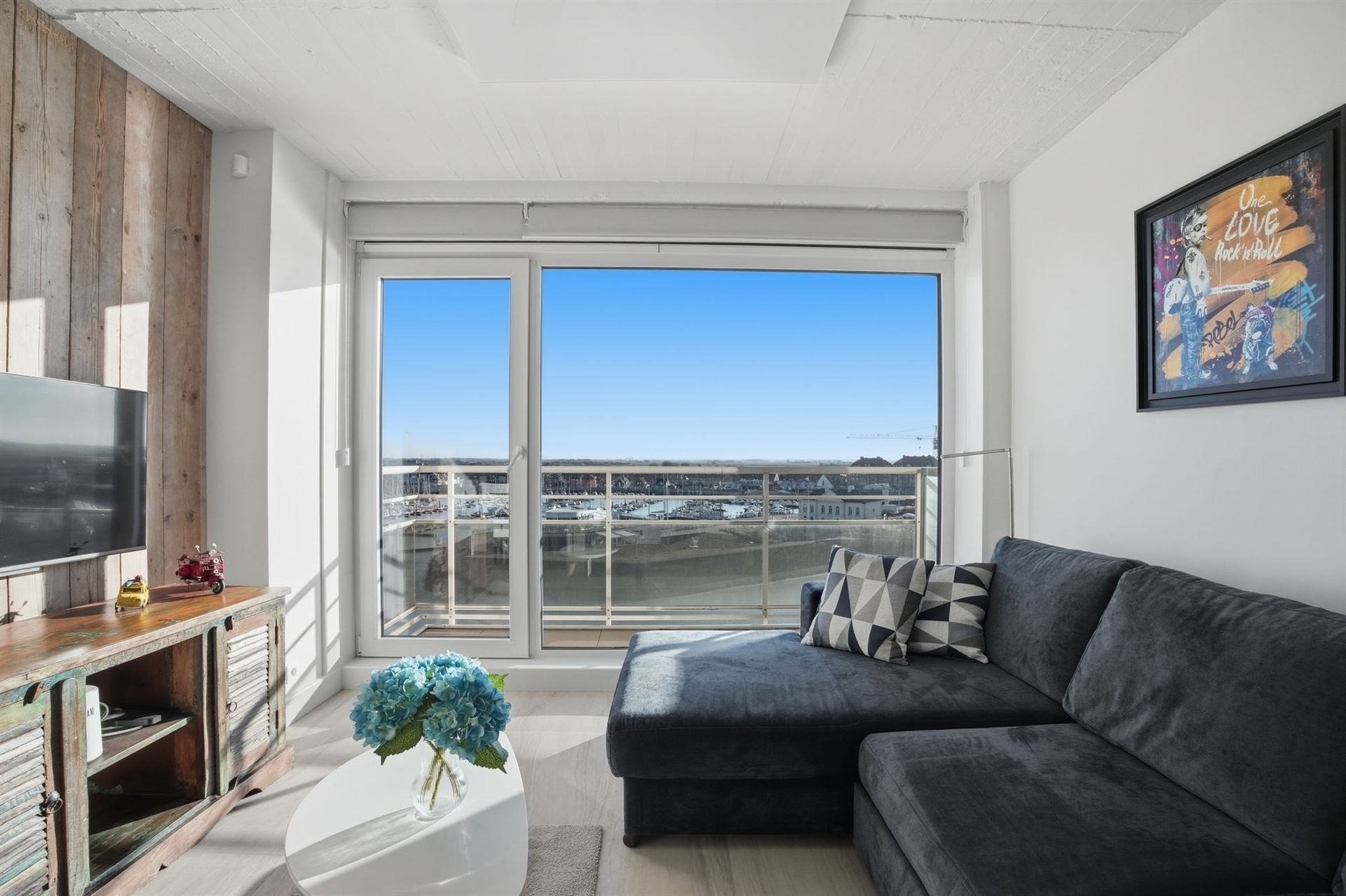 ZONNIG / INSTAPKLAAR  foto {{pictureIndex}}