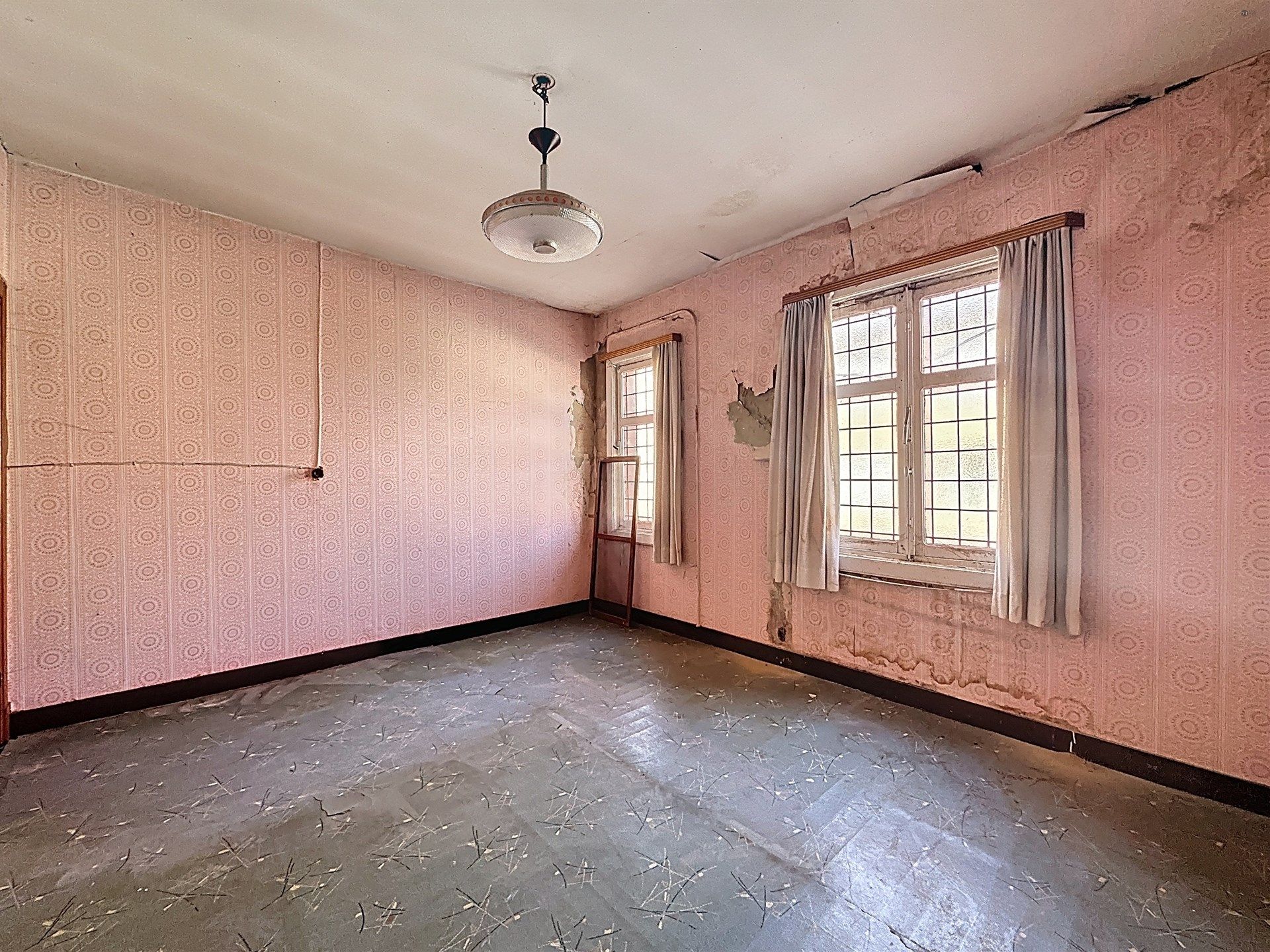 Halfopen bebouwing met 3 slaapkamers, ruime garage op perceel van 380m². foto 13