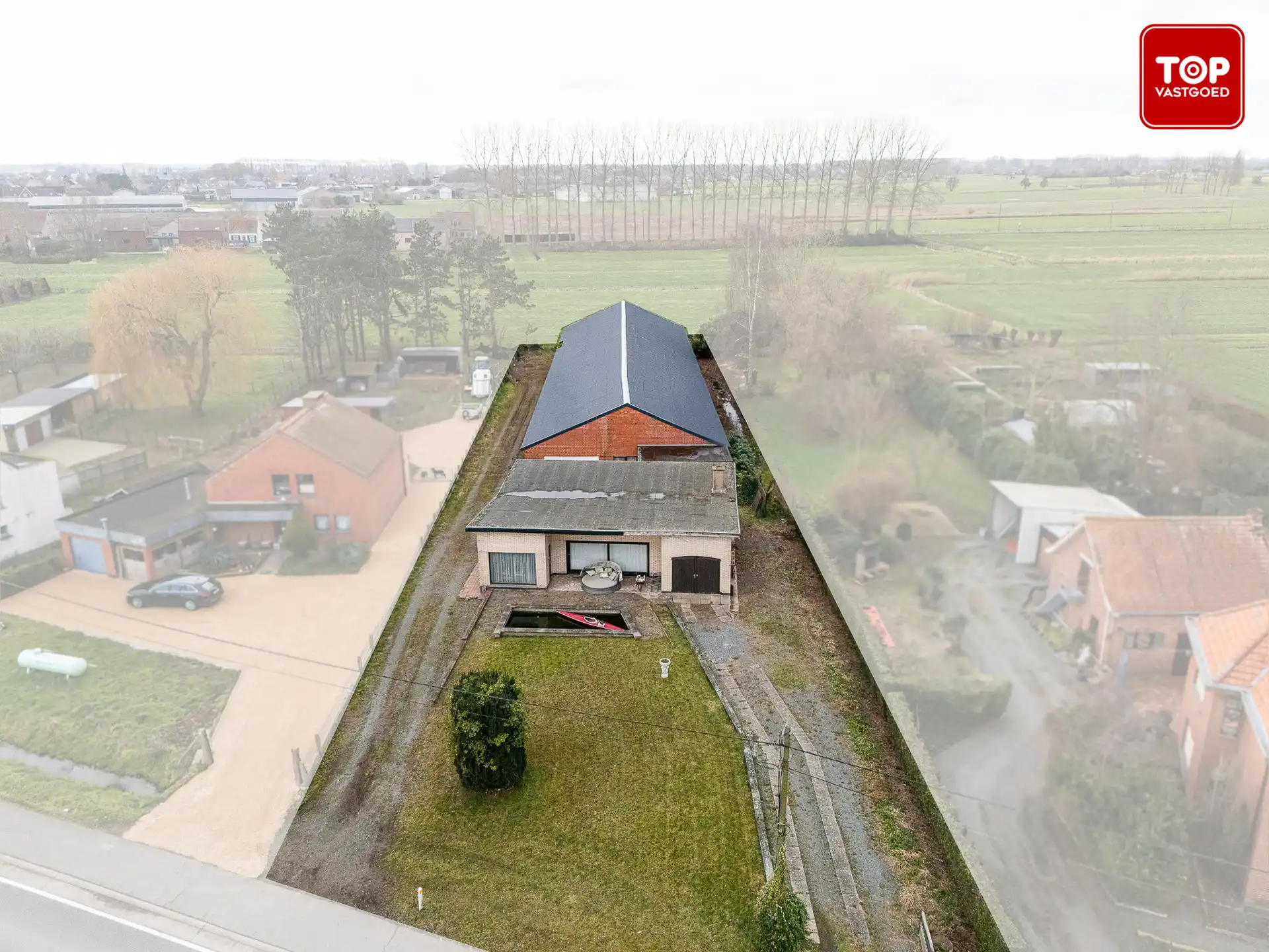 Te renoveren woning met enorme loods foto 3