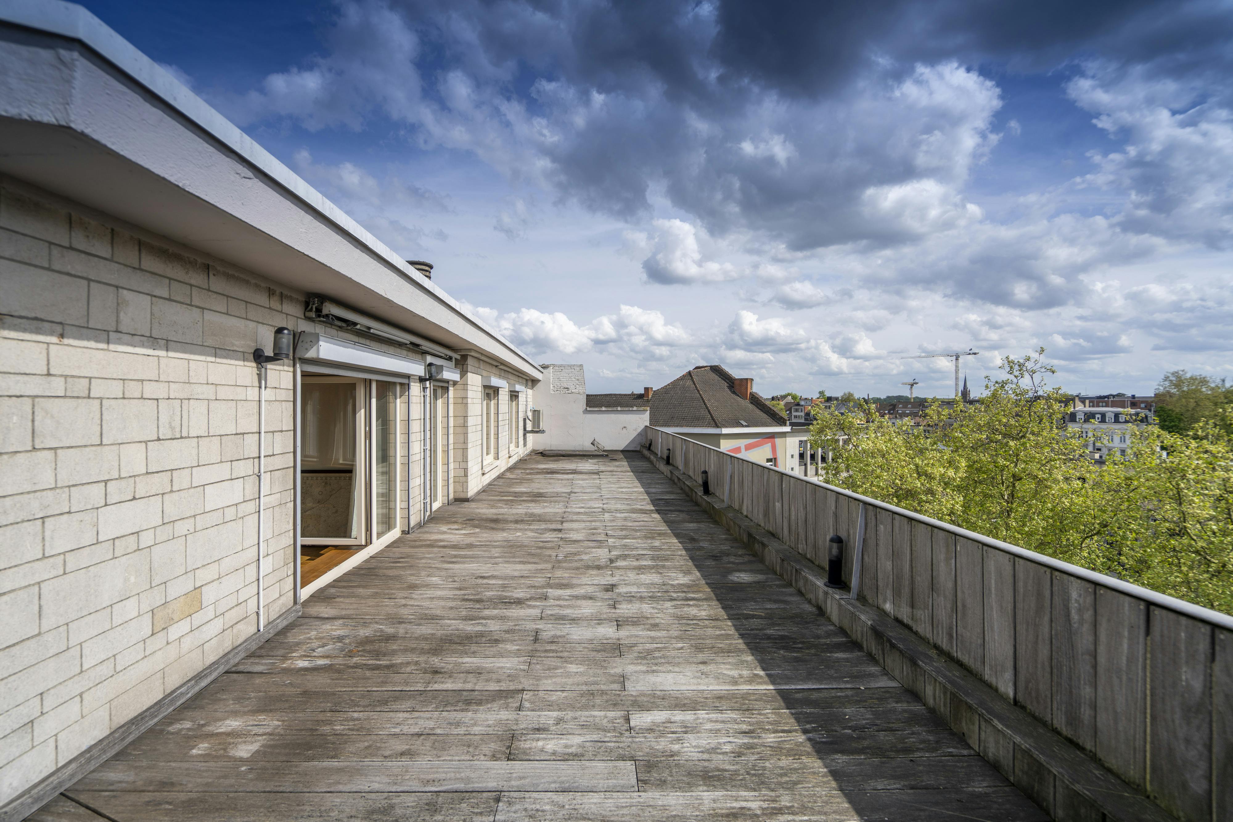 Penthouse (147m²) te koop in hartje Kortrijk! foto 2