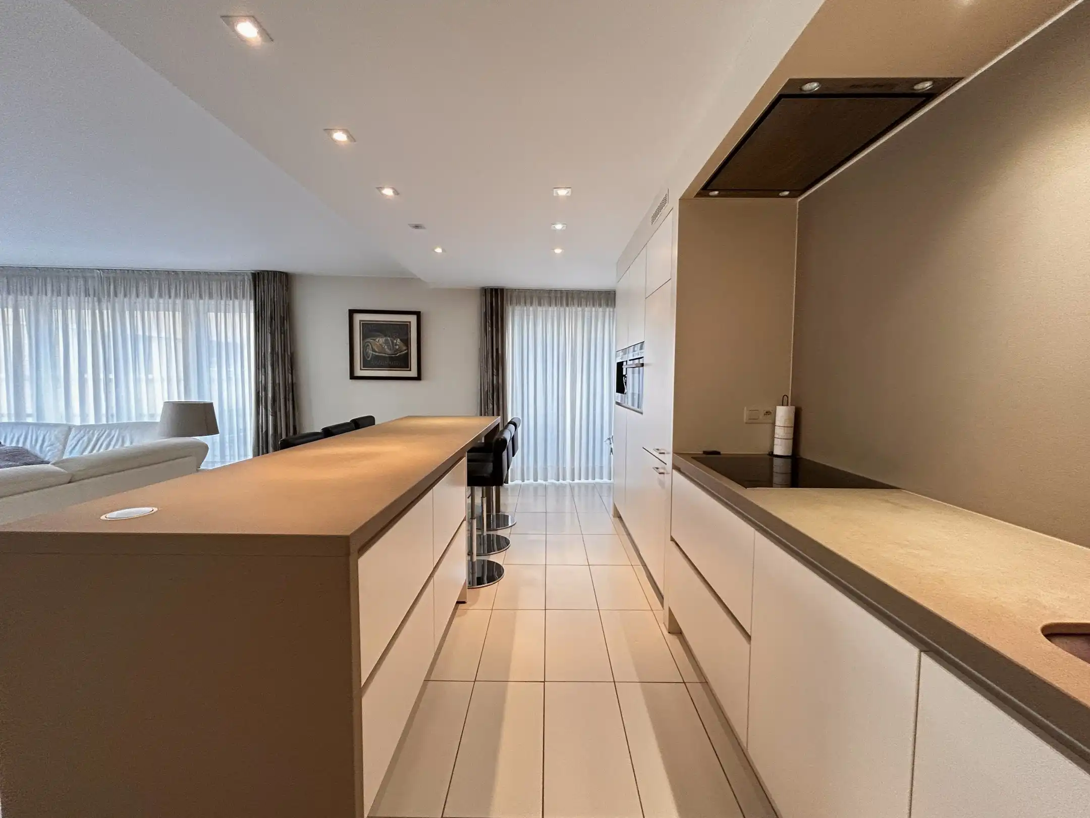 Bemeubeld hoekappartement met 2 slaapkamers  foto 8