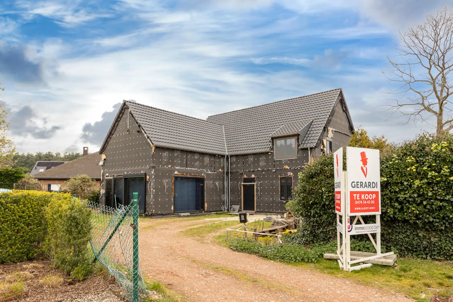 Hoofdfoto van de publicatie: Af te werken ruwbouwwoning met veel mogelijkheden te Lille