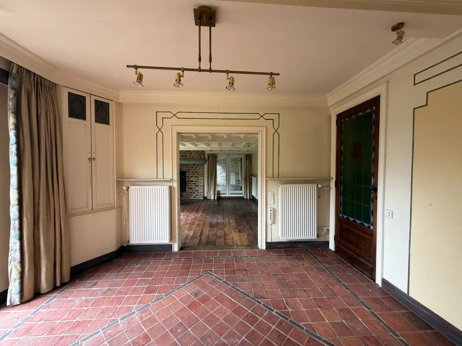VEELZIJDIGE LANDELIJKE WONING OP 1.170 M² MET TAL VAN MOGELIJKHEDEN! foto 4