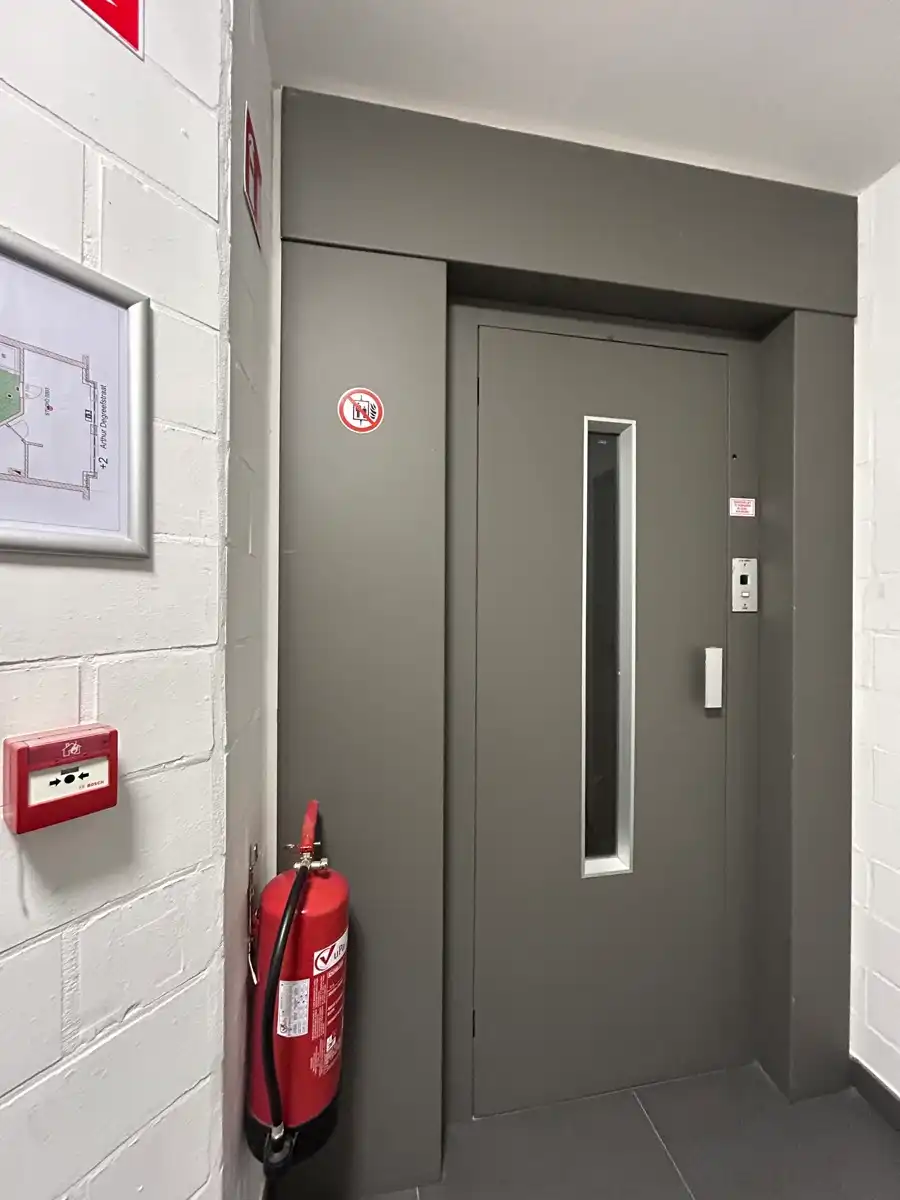 Uiterst ruime studentenkamer privatief sanitair foto 6