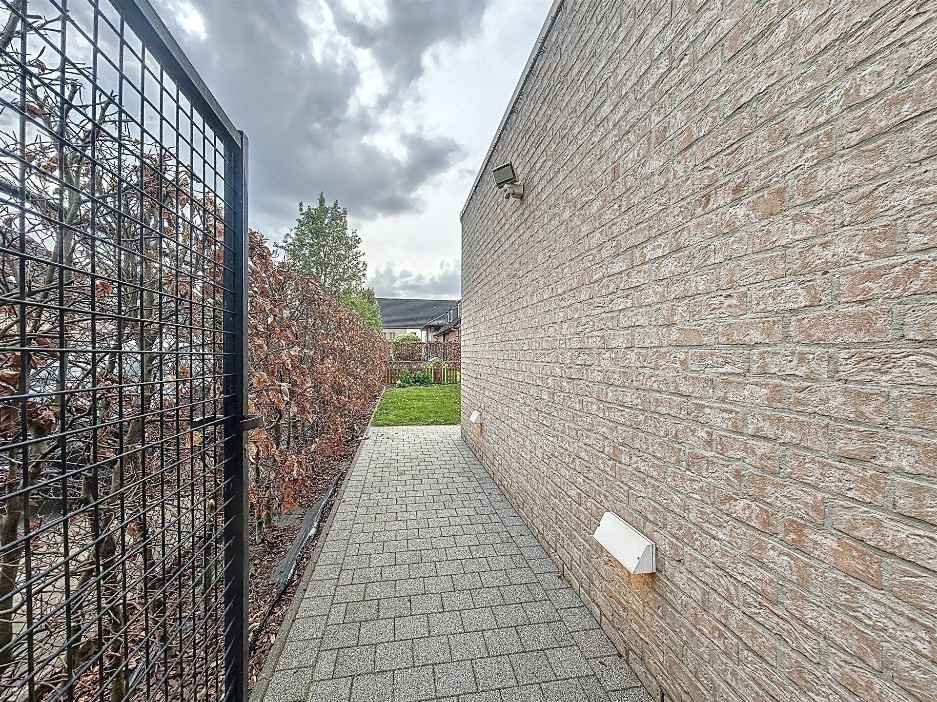 Prachtige half open bebouwing met 4 slaapkamers en garage op perceel van  450 m²  foto 30