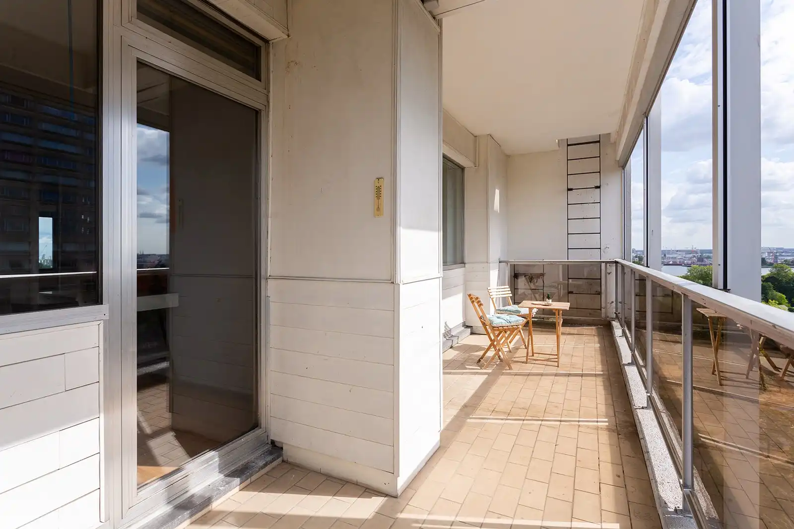 Lichtrijk 2-slaapkamerappartement met ruim terras en panoramisch uitzicht foto 21