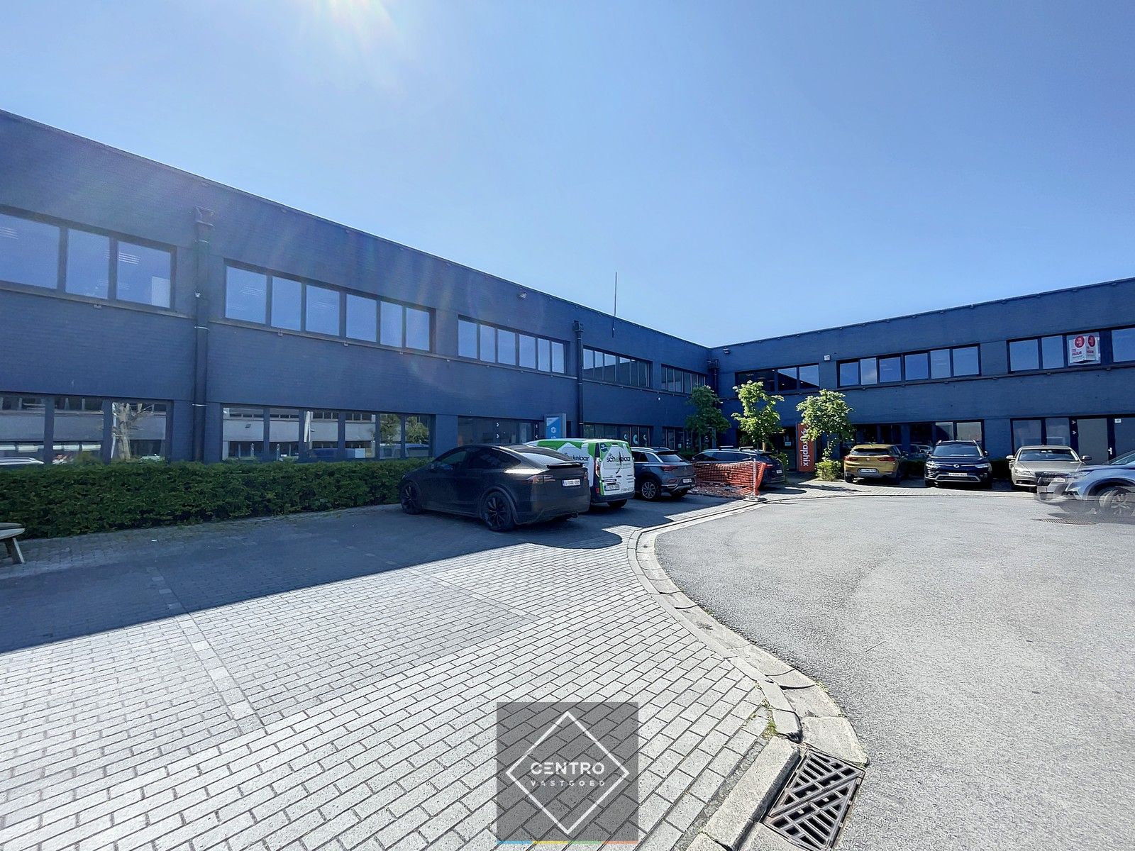 Instapklare KANTOREN (250m²) met 6 private parkeerplaatsen voor de deur te Brugge! Ideale uitvalsbasis naar kust en binnenland! foto 10