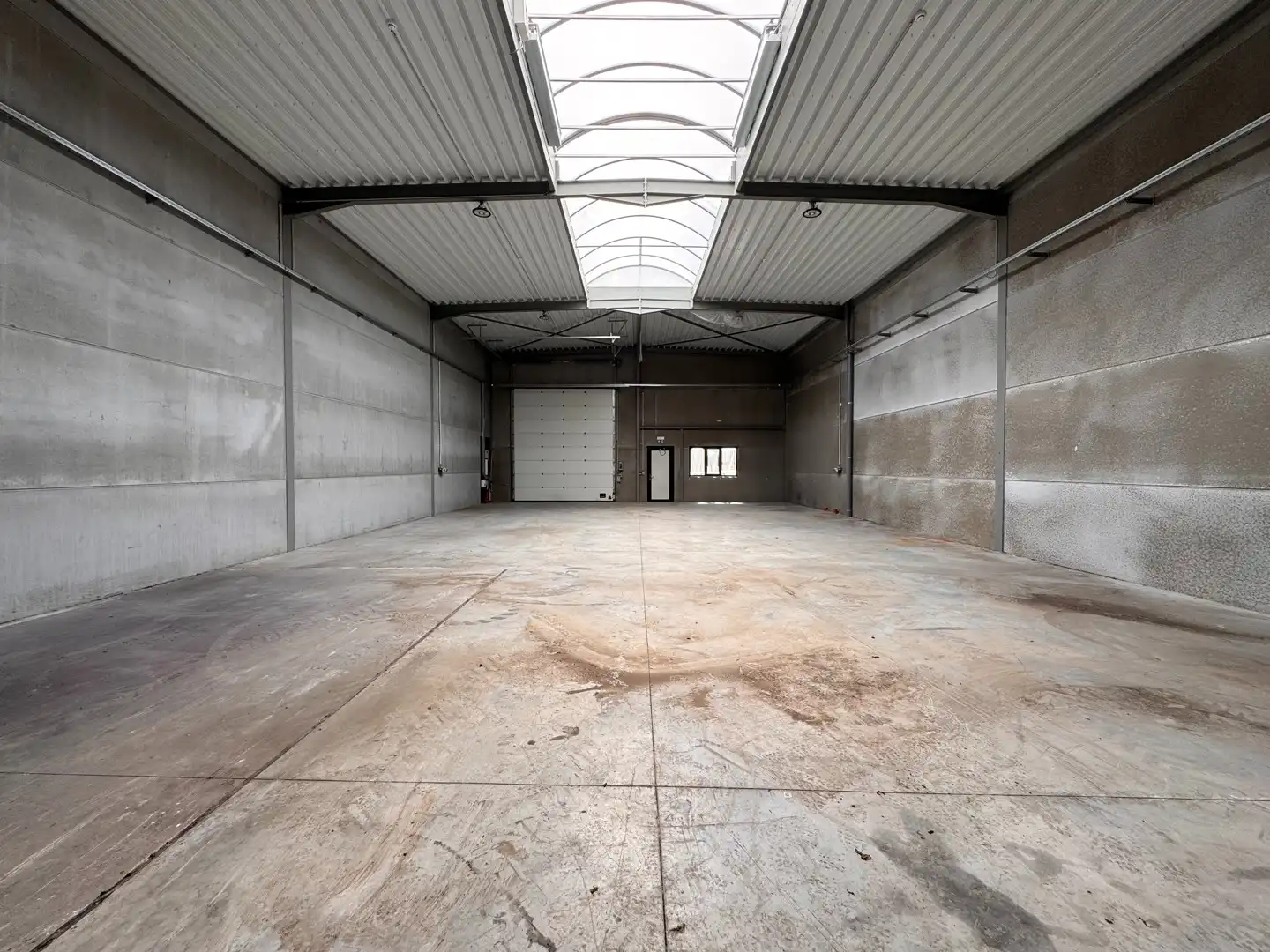 Nieuwbouw KMO-unit van 265 m² te huur in Waregem foto 3