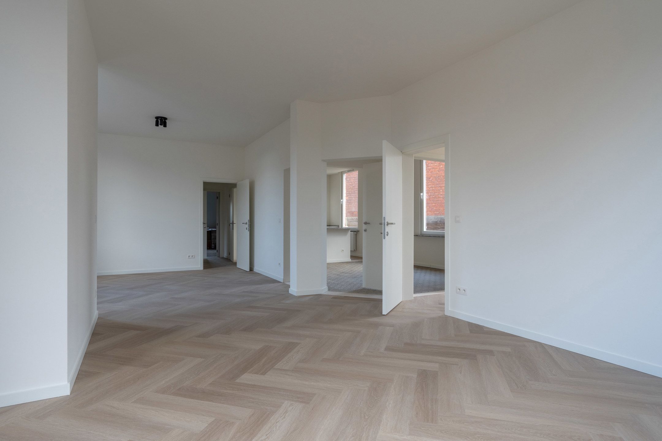 Gerenoveerde woning met 4 slaapkamers op 375m² te Arendonk. foto 6