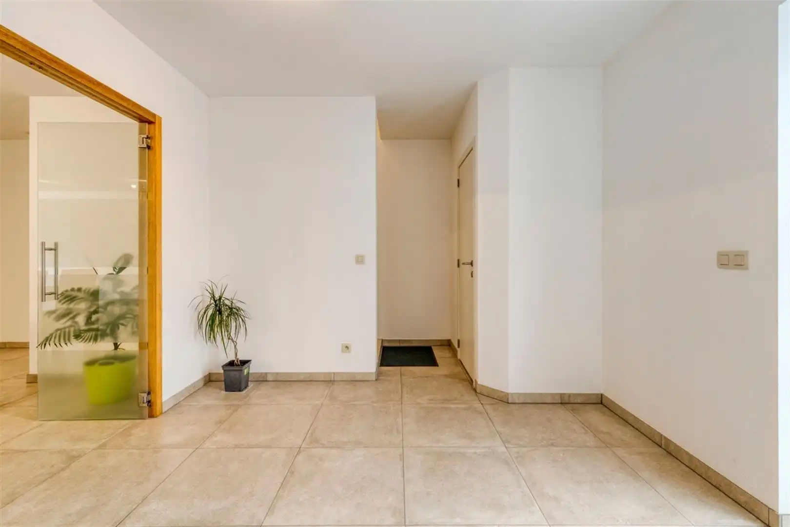 Uitzonderlijk ruime en toekomstgerichte woning met een indrukwekkende 358m² bewoonbare opp. EPC-label A. Residentiële woonwijk met winkels, scholen, horeca en andere voorzieningen vlakbij. foto 16