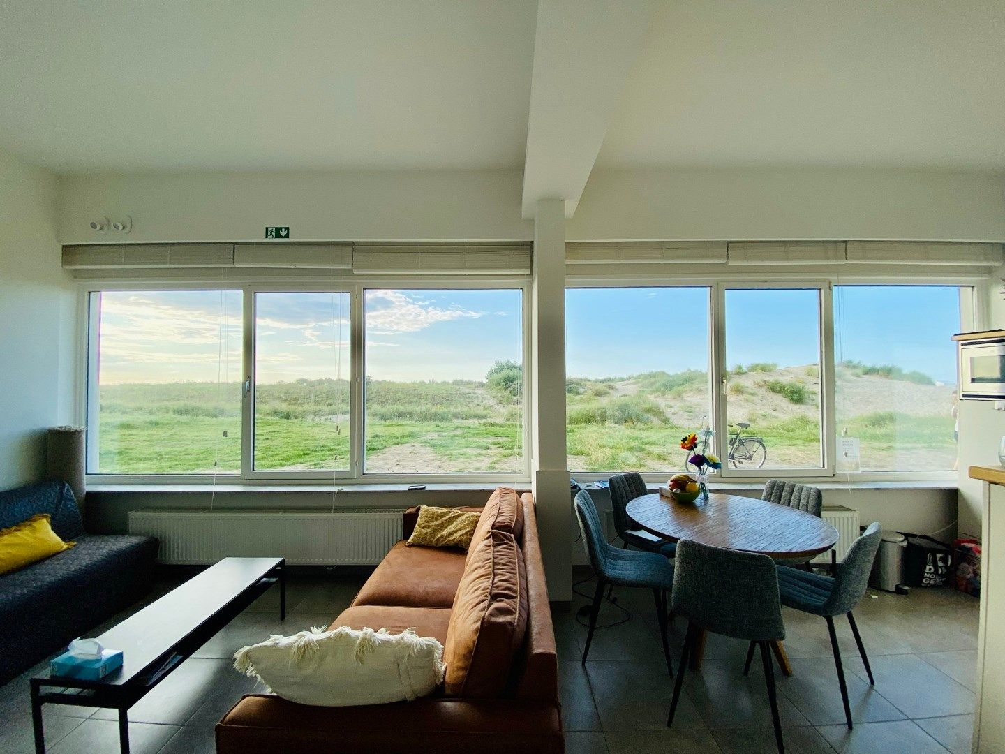 Prachtig 2 slaapkamer -appartement op de zeedijk van Oostduinkerke ! foto 4