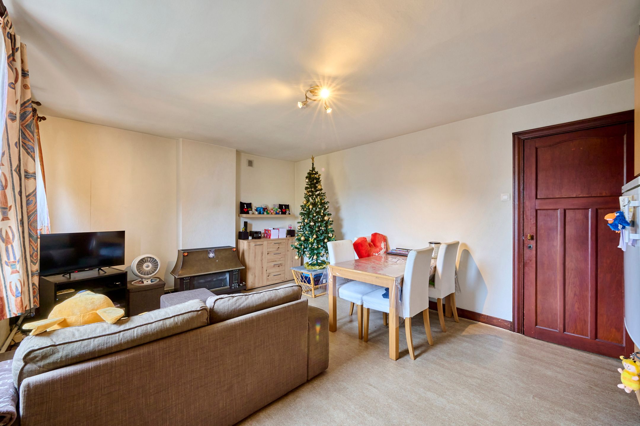 Ruim handelspand met bovenliggend appartement foto 21