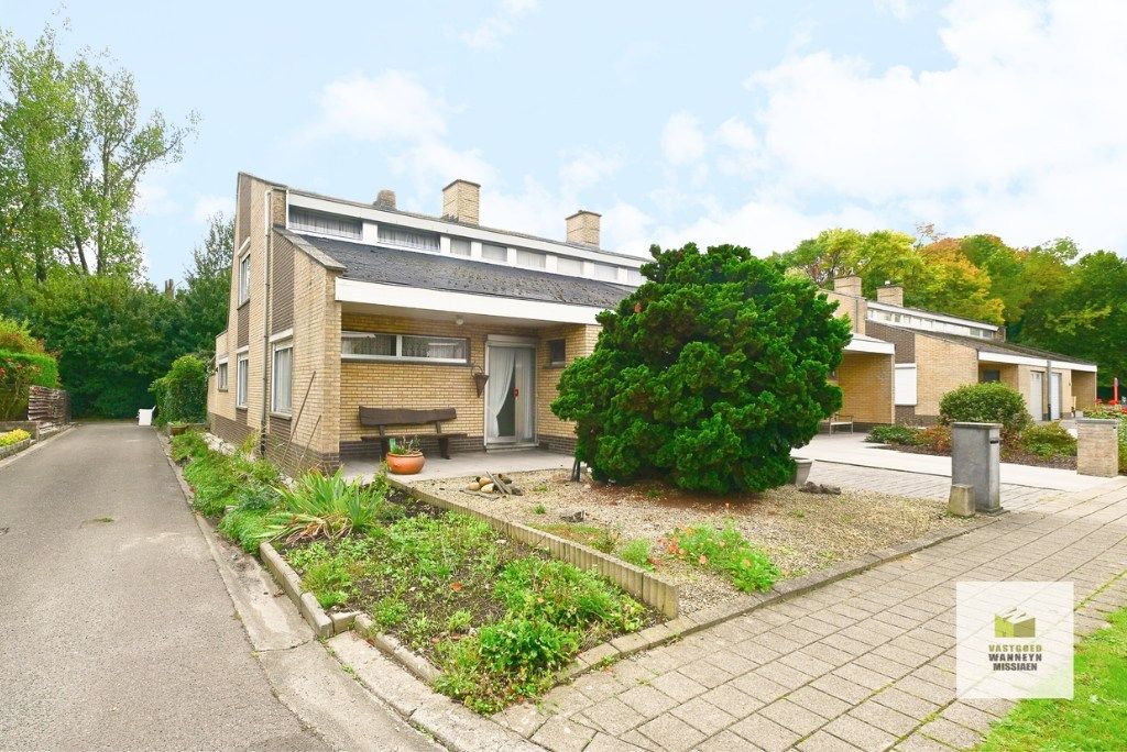 Te renoveren woning met 3 slaapkamers en zongerichte tuin op centrale ligging te Tielt foto 3