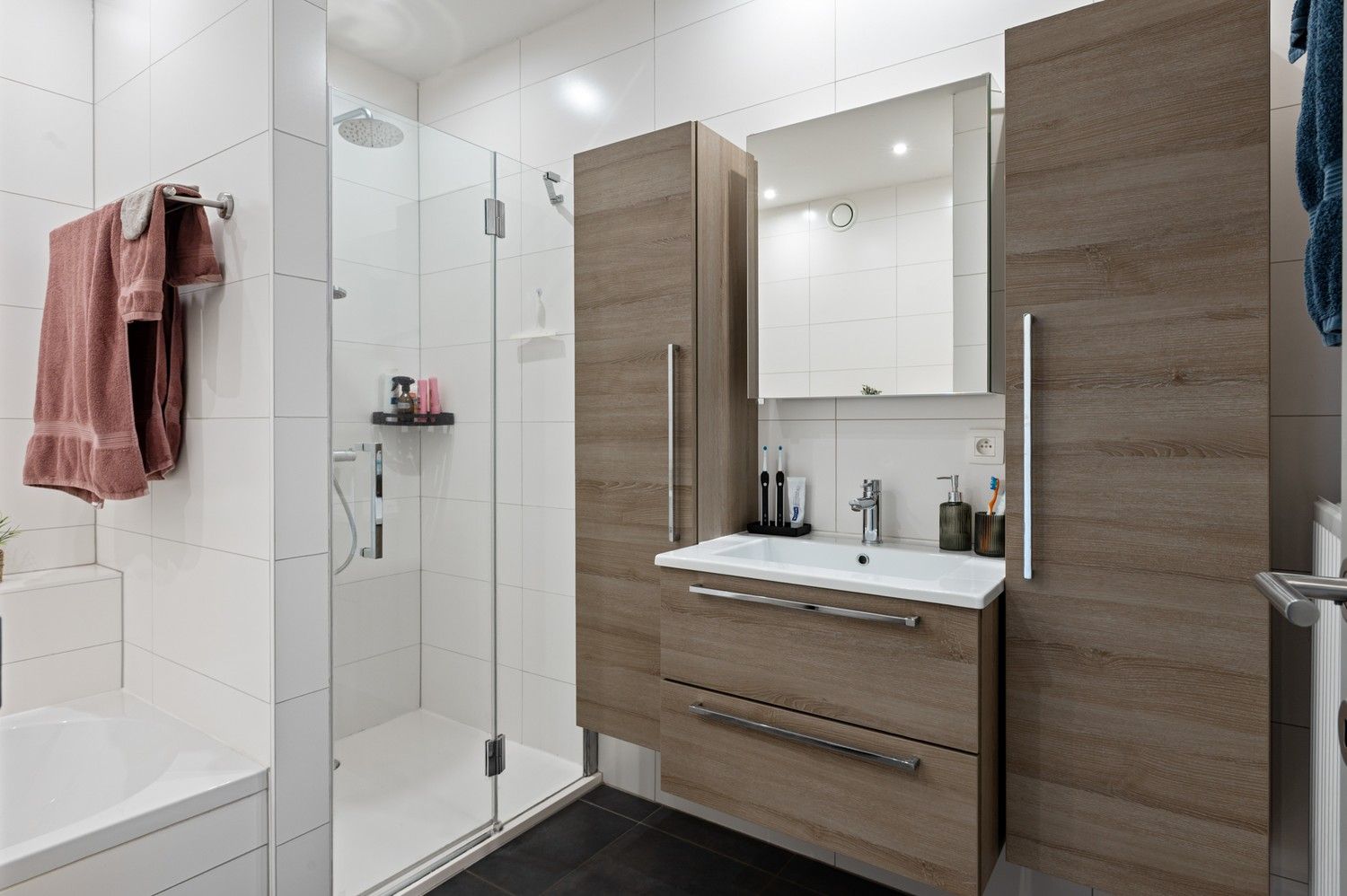 Recent gelijkvloers appartement met 2 slpks, grote tuin & autostaanplaats in Schoten! foto 13