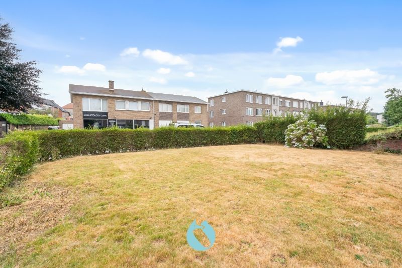 Kleinschalig gebouw met 2 appartementen en 2 garages foto 5