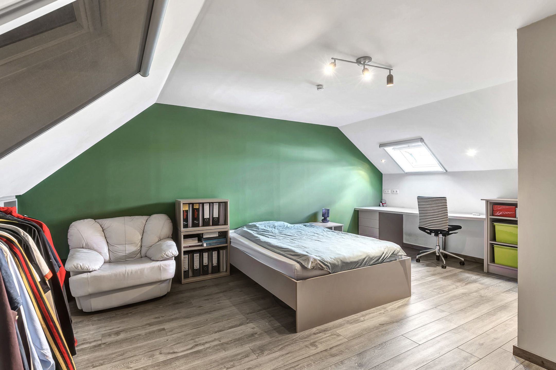 Instapklare woning met garage en tuin foto 16