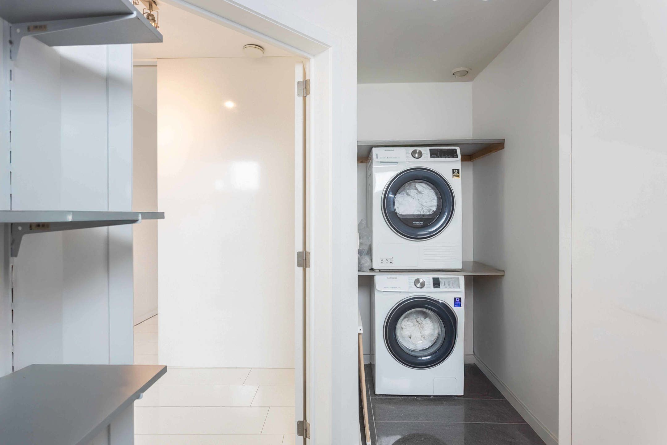 Zeer ruime en trendy stadswoning met heerlijk dakterras! foto 11