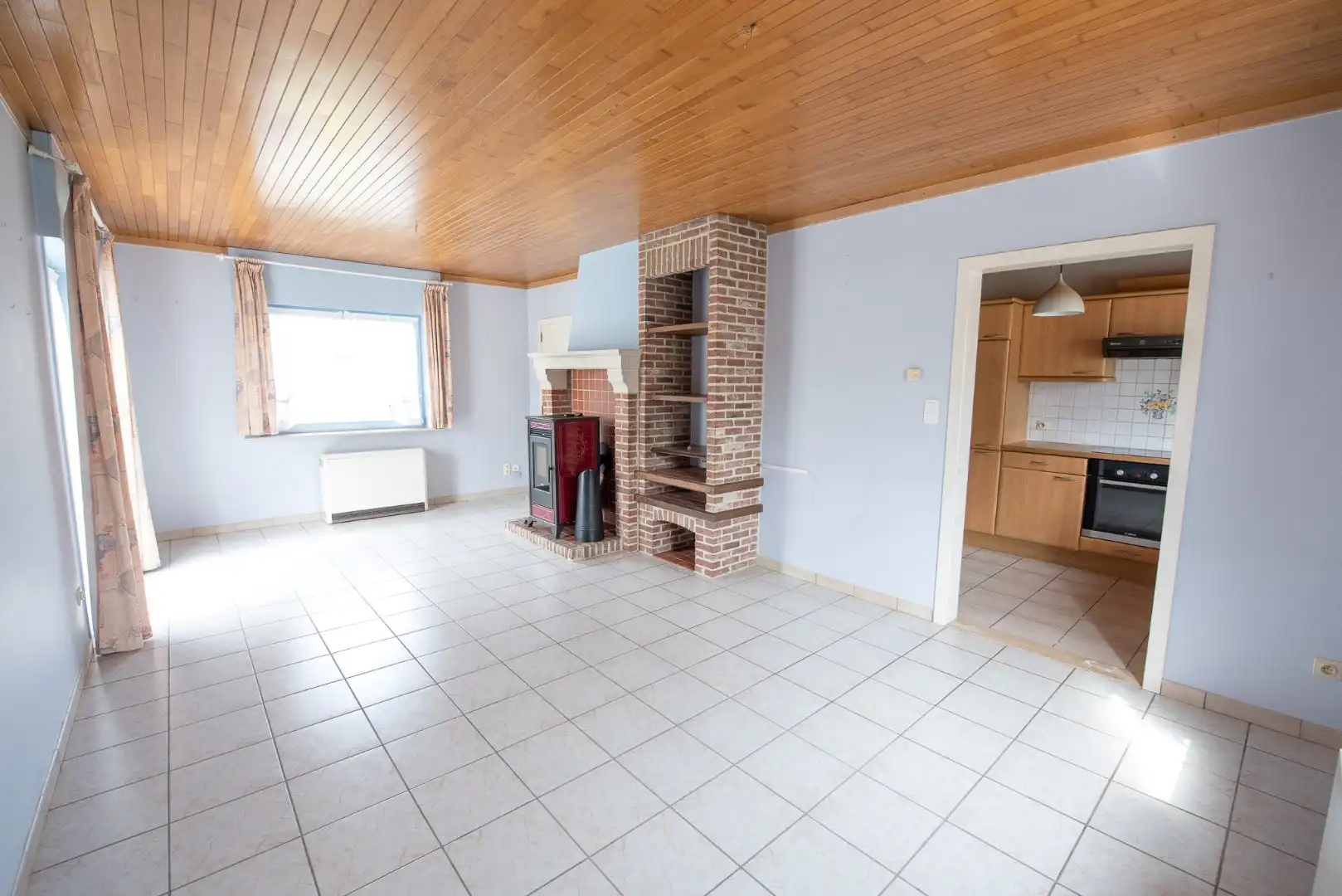 TE KOOP: alleenstaande woning in een rustige woonwijk te Desselgem. foto 3