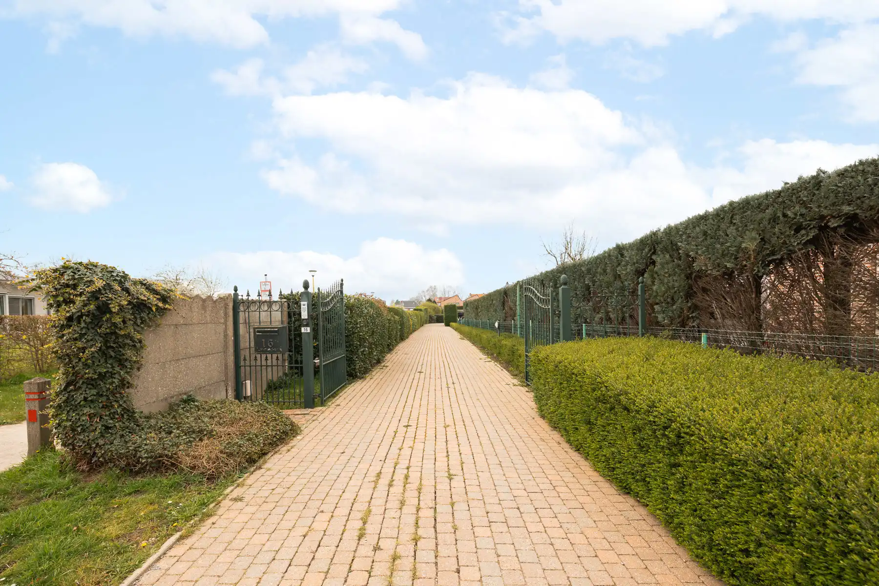 Prachtige instapklare laagbouwvilla op een zeer ruim perceel foto 5