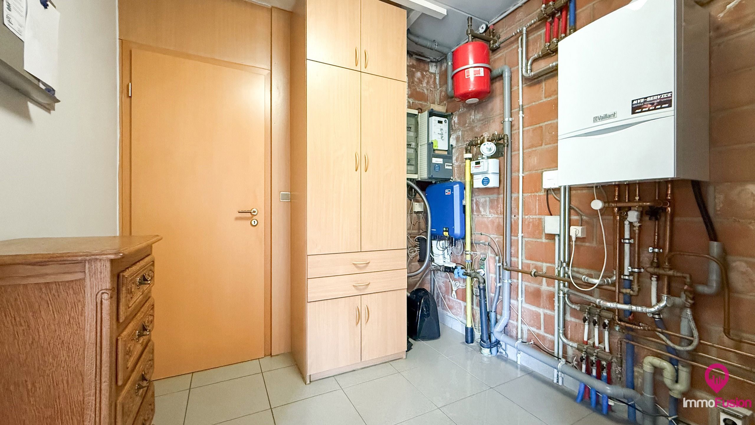 Ruime gezinswoning met 3 slpks, dubbele garage en grote tuin! foto 17