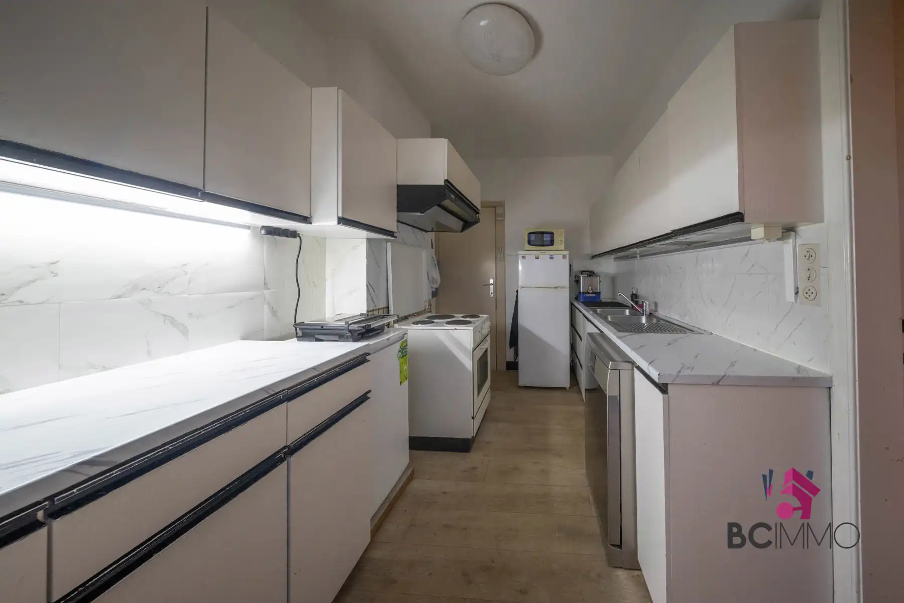 Ruime, tijdloze gezinswoning met 4 slaapkamers, grote tuin en garage en centraal gelegen in Genk foto 7