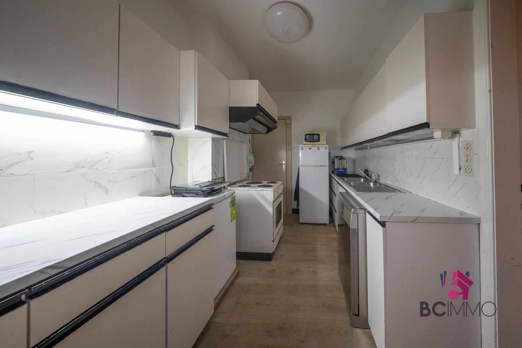 Ruime, tijdloze gezinswoning met 4 slaapkamers, grote tuin en garage en centraal gelegen in Genk foto 7